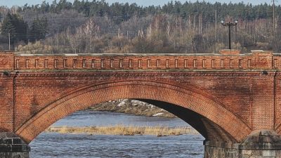 Ventas ķieģeļu tilts