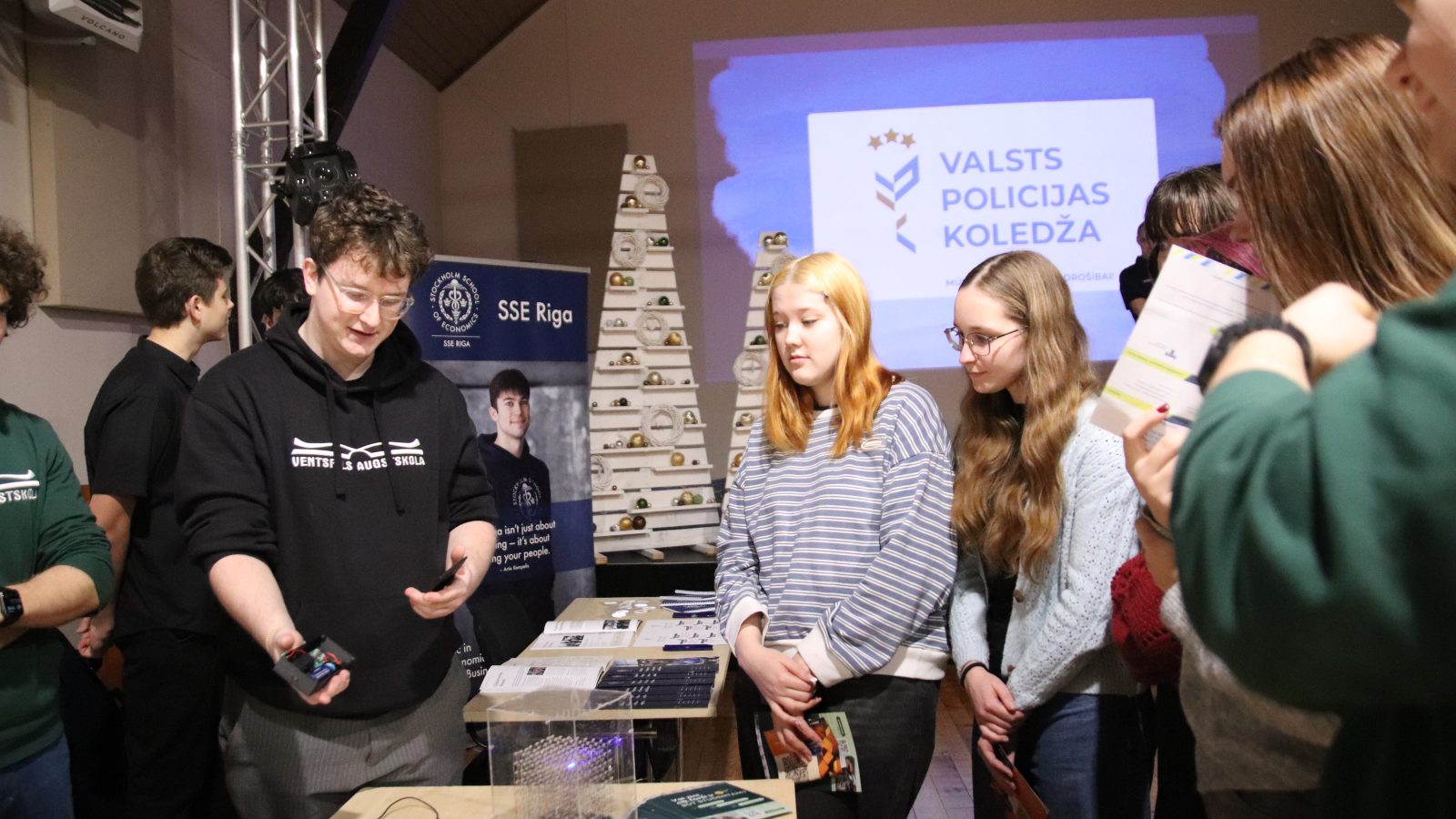 Vidusskolēni ver durvis uz augstskolu